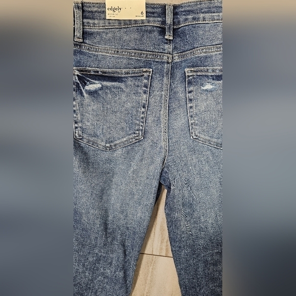 Maurice's Edgely Boyfriend High Rise - size 6 Regular - Picture 3 of 5